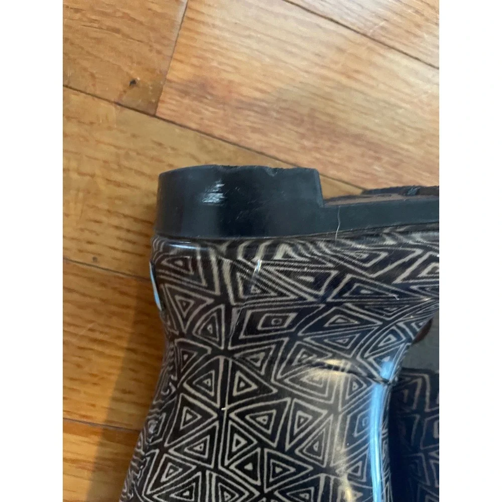 Toms Kids Rain Boots Black White Geometric Triangle Pattern Pull On Size 13